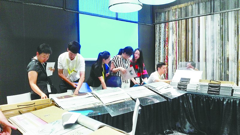 2016年中国产业用纺织品展为企业转型助力(图1) 产业用纺织品行业既是我国纺织工业的新增长点,也是当前纺织行业转型升级的主要方向。经过“十二五”期间的高速发展,我国产业用纺织品的产业规模实现了高速增长,经济效益持续改善,技术进步成效显著。预计到2020年,我国产业用纺织品的产量有望达到2000万吨。