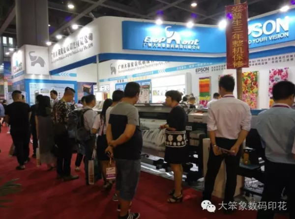 现场大卖35台机器!广州大笨象数码印花展会(图2)