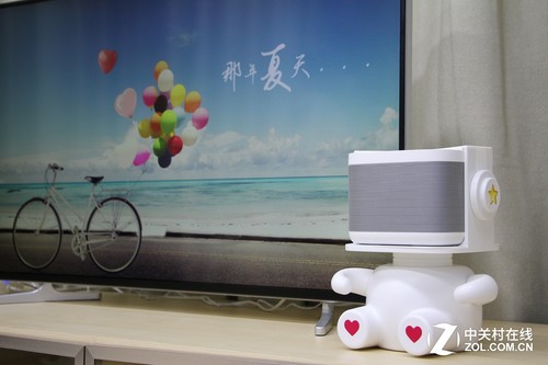 尽享海量音乐 飞利浦智能音箱999元(图1) 飞利浦 小飞整合了虾米音乐、豆瓣电台、喜马拉雅、蜻蜓FM、天天动听等众多语音资源。APP里的分类也一目了然,共有五大板块:音乐电台/音乐收藏/我的广播/随便听听/栏目订阅,视觉上给人的第一印象清晰简洁。
